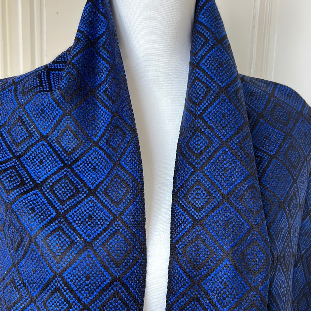 Elegant Blue Geometric Woven Wrap Scarf